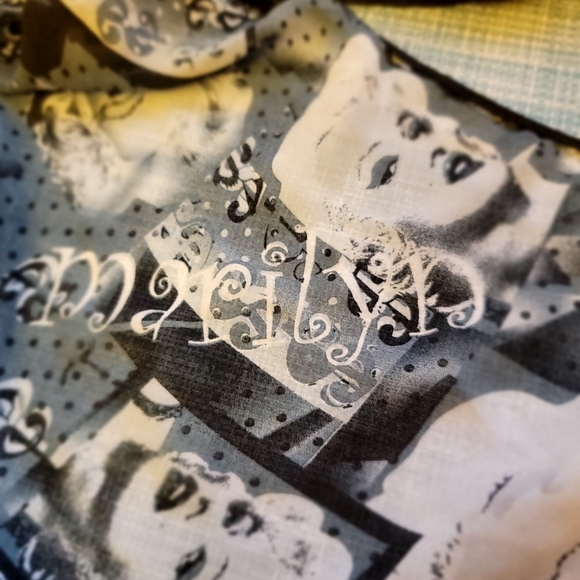 MARILYN MONROE Scarf, Size: 68" x 54", Color: Black/ Grey - Picture 1 of 4